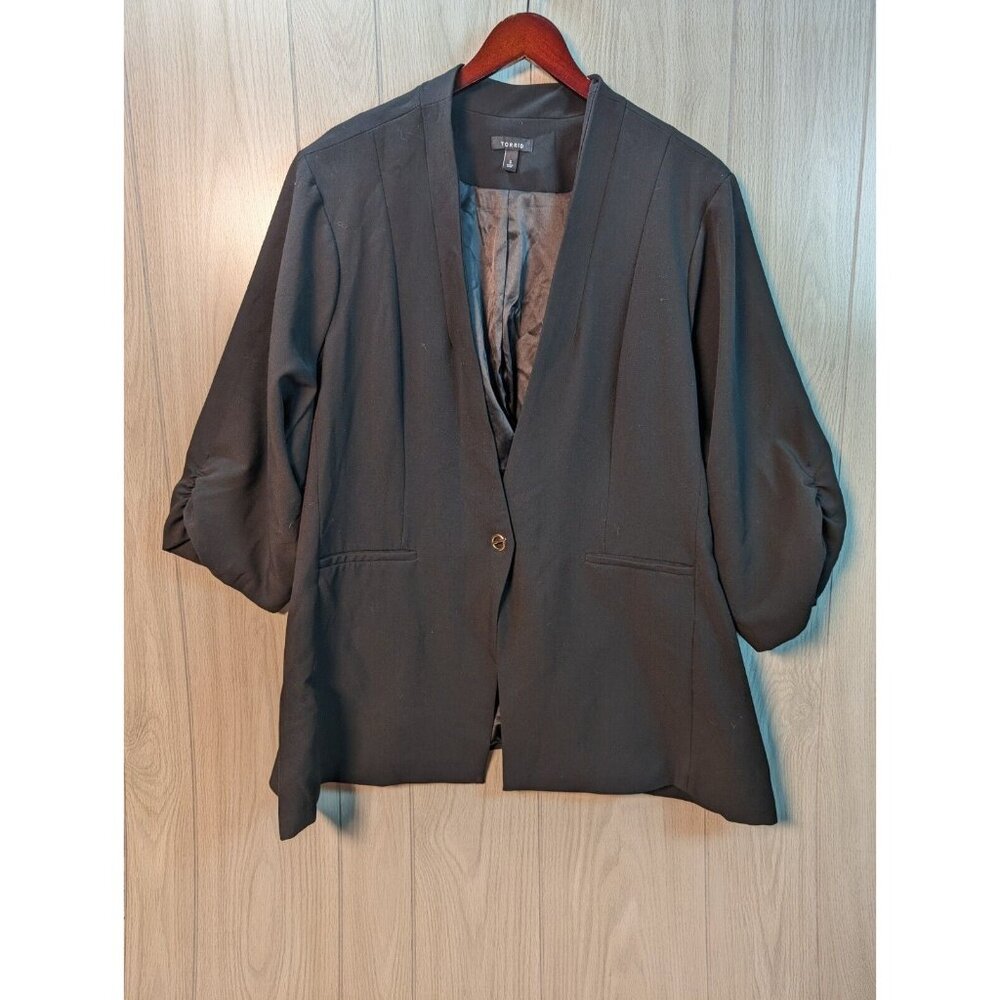 Torrid Essential 3/4 Sleeve Blazer Size 6 6XL Black Hook Loop Closer Jacket Coat
